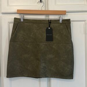 Faux leather skirt, size XL.